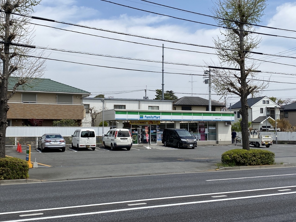 コンビニ　ファミリーマート 柴崎町六丁目店（コンビニ）まで331m