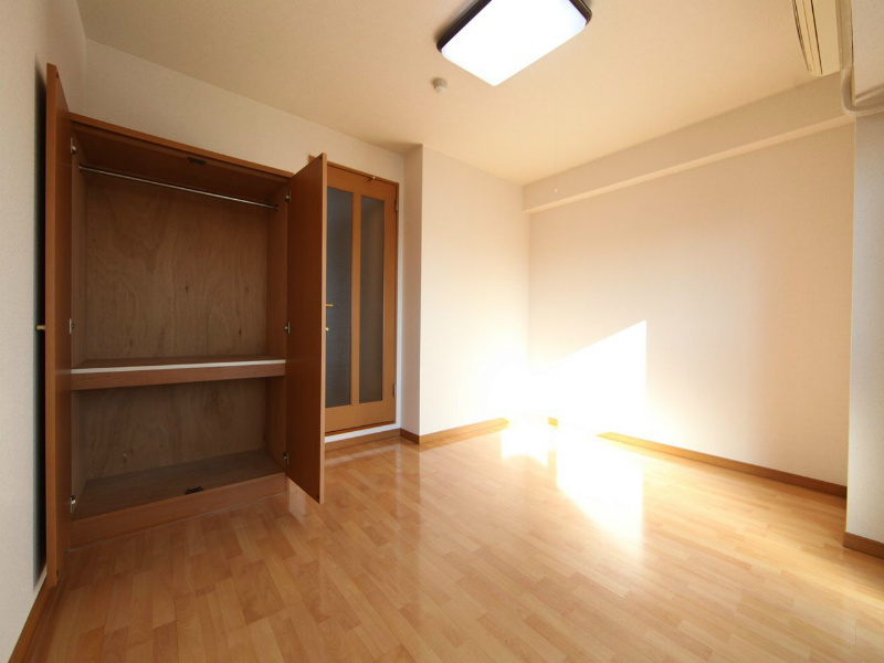居室・リビング　洋室8帖　クローゼット付（収納充実してます）