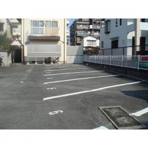 駐車場　敷地内駐車場