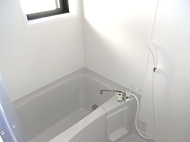 バス・シャワールーム　★追い焚き機能付きバス（窓もつきてます）★