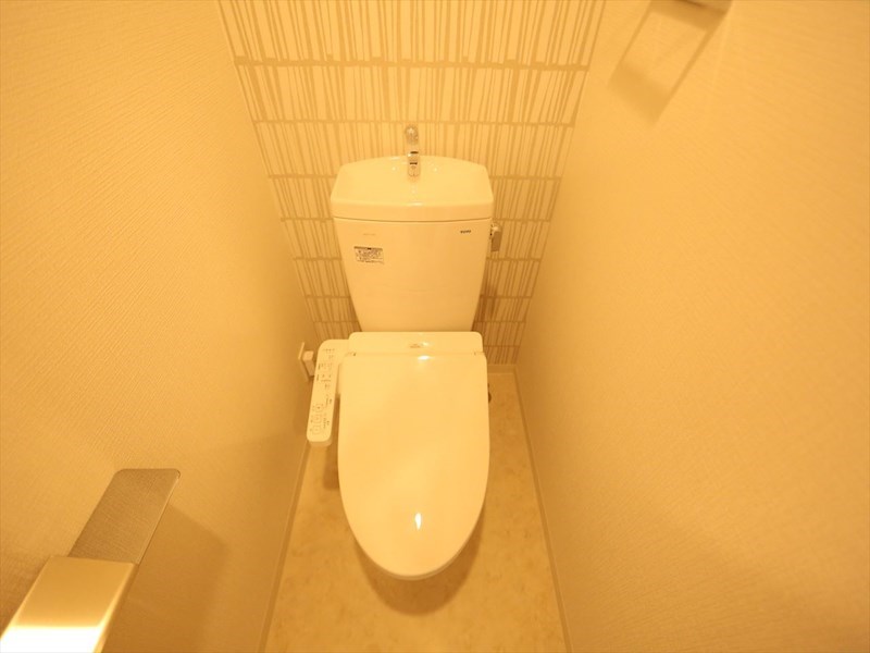 トイレ　温水洗浄暖房便座付トイレ