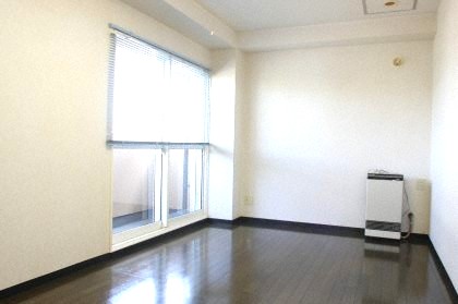 居室・リビング　角部屋リビングです