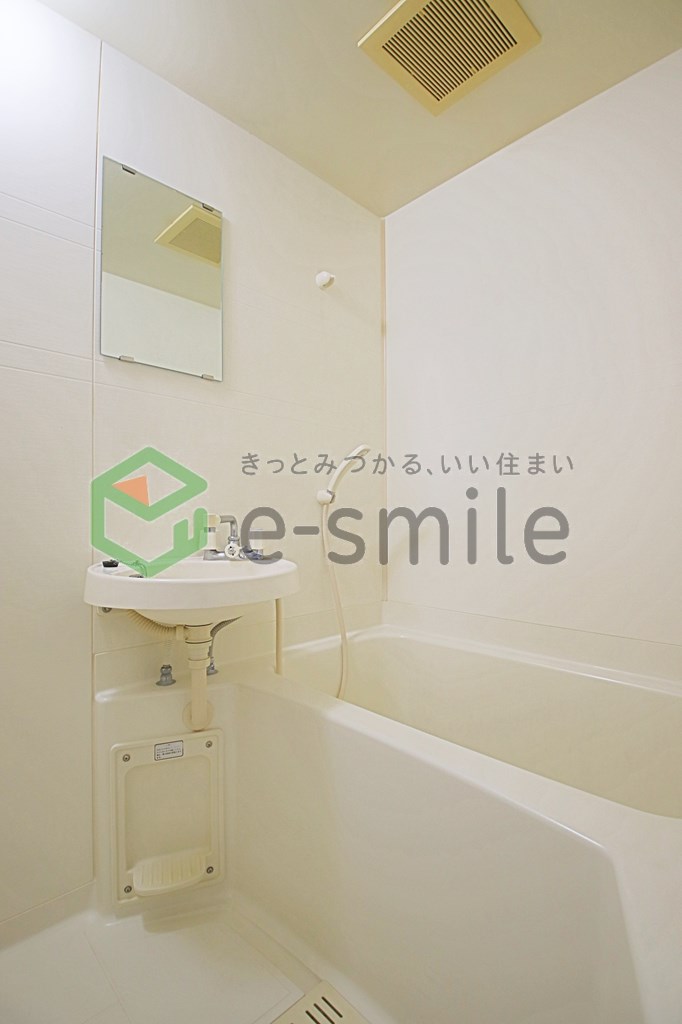 バス・シャワールーム　コンパクトで使いやすいお風呂です