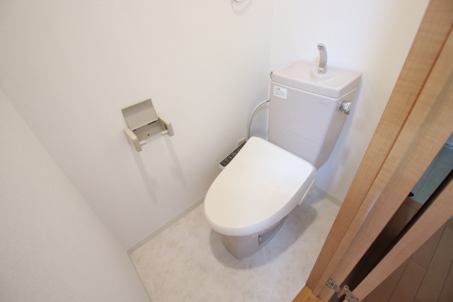 トイレ　※別室の参考写真の為、現況優先です。