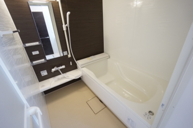 バス・シャワールーム　ゆったり追い焚き付一坪風呂