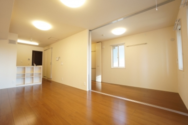 居室・リビング　広々開放的なリビング♪