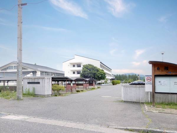 中学校　宮古西中学校（中学校）まで700m