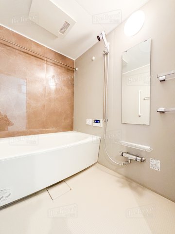 バス・シャワールーム　追い焚き・浴室乾燥機付きのお風呂です♪