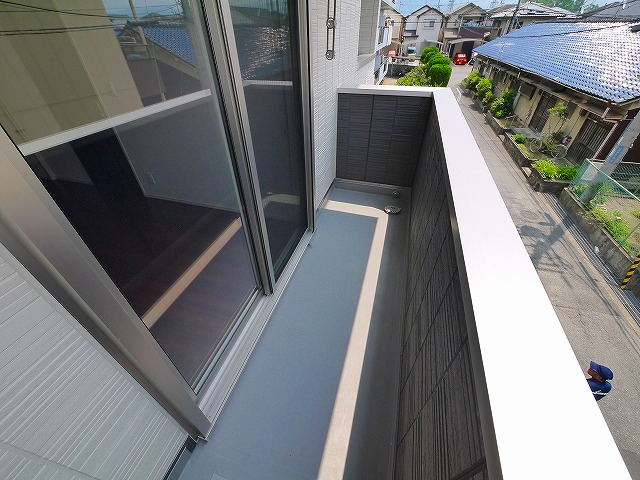 バルコニー　お洗濯にも便利なバルコニー付き