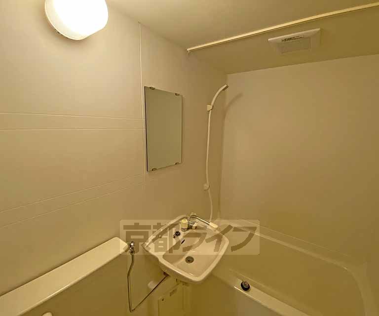 洗面設備　ユニットバスの洗面です。