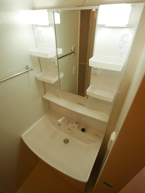 洗面設備　★人気設備のシャワー付洗面台です★