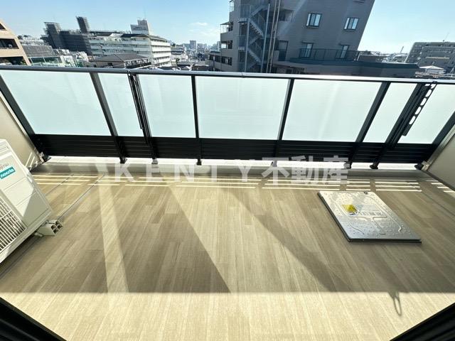 バルコニー　バルコニーからの眺めを楽しみながら食事をしませんか