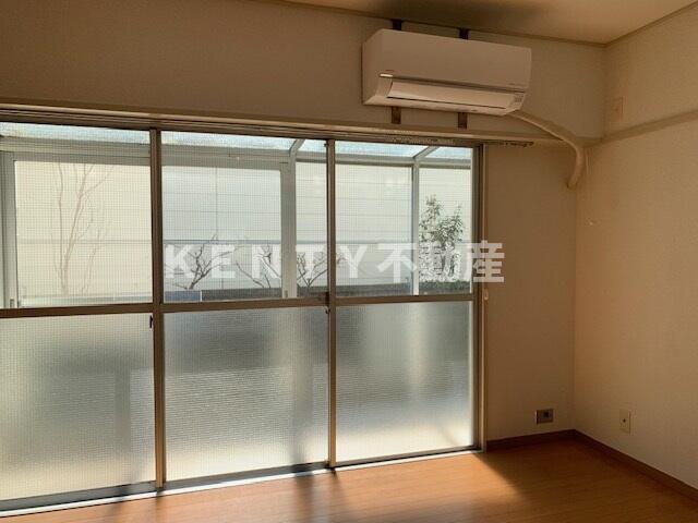 居室・リビング　こちらのリビングで趣味の時間をお楽しみください