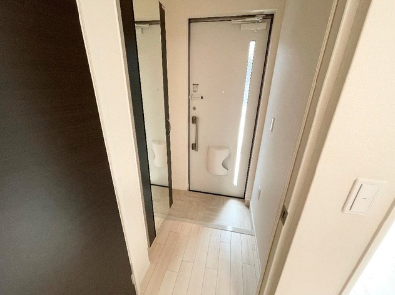 玄関　※同物件・同タイプの写真です。