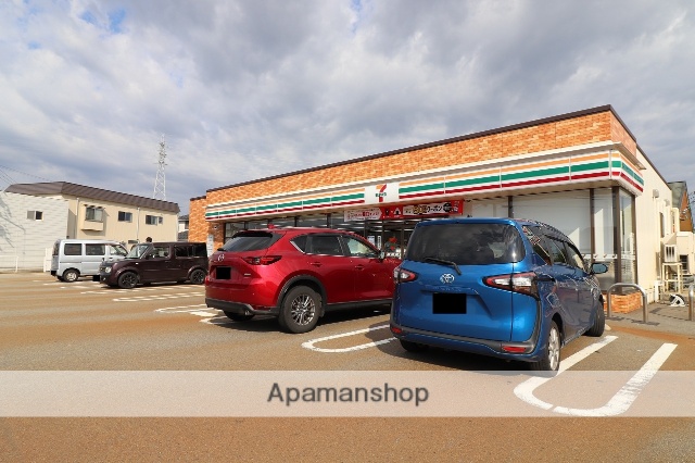 コンビニ　セブンイレブン（コンビニ）まで911m