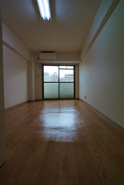 居室・リビング　参考写真（同建物反転タイプ別部屋のものです）