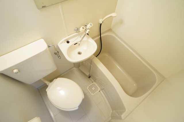 バス・シャワールーム　※他のお部屋の写真です