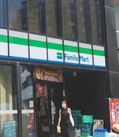 コンビニ　ファミリーマート北参道駅前店（コンビニ）まで309m