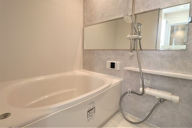 バス・シャワールーム　バスルーム