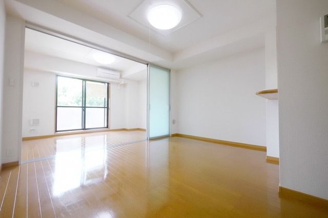 居室・リビング　2007年築の物件によるイメージです