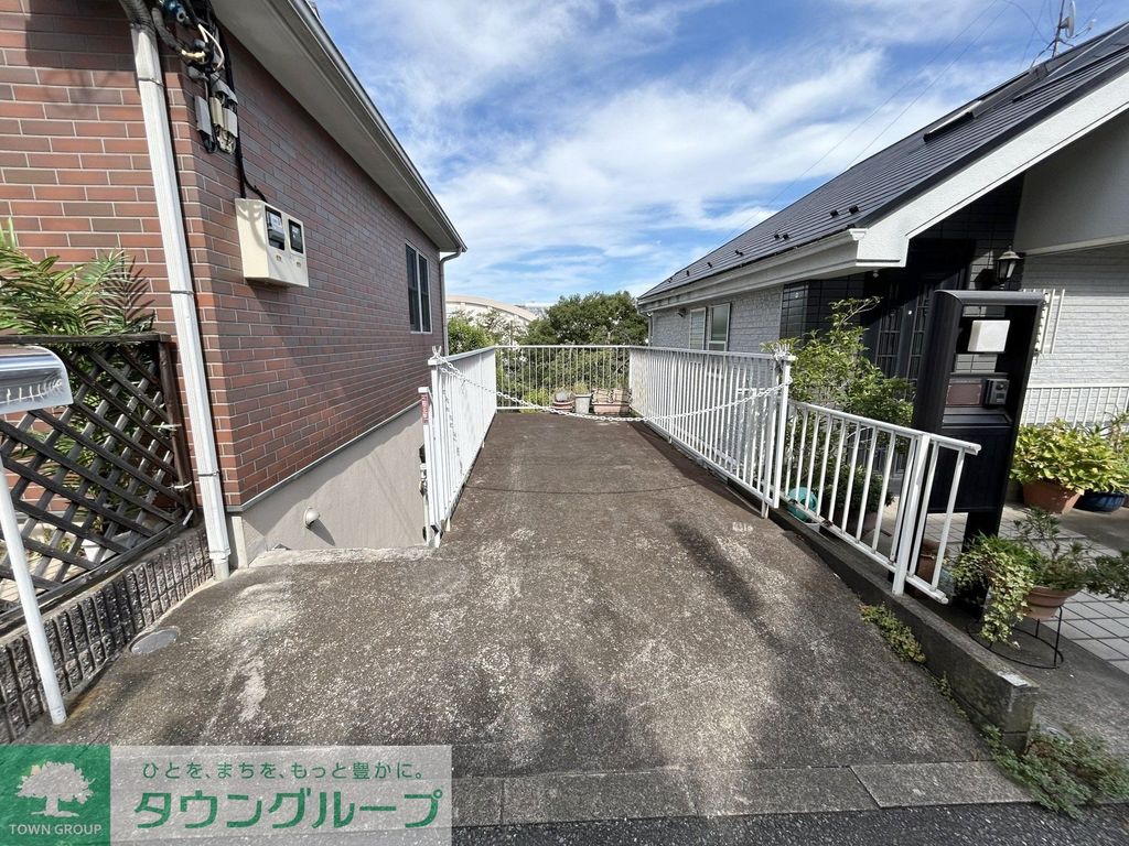 駐車場　駐車スペース有