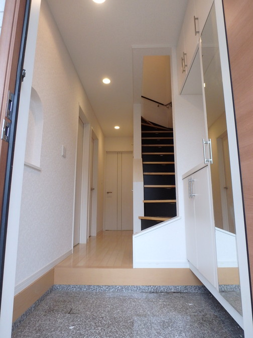 玄関　ロータス　天井高シューズクローゼット付