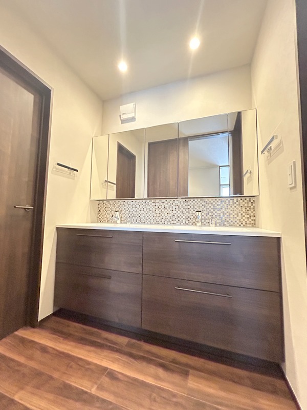 洗面設備　★手洗い場が2か所ある洗面台★