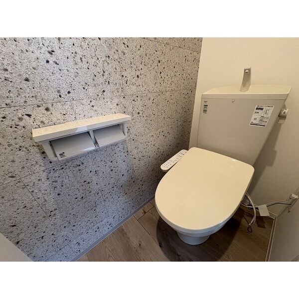 トイレ　嬉しいウォシュレット付きのトイレ！便座温かいですよ♪