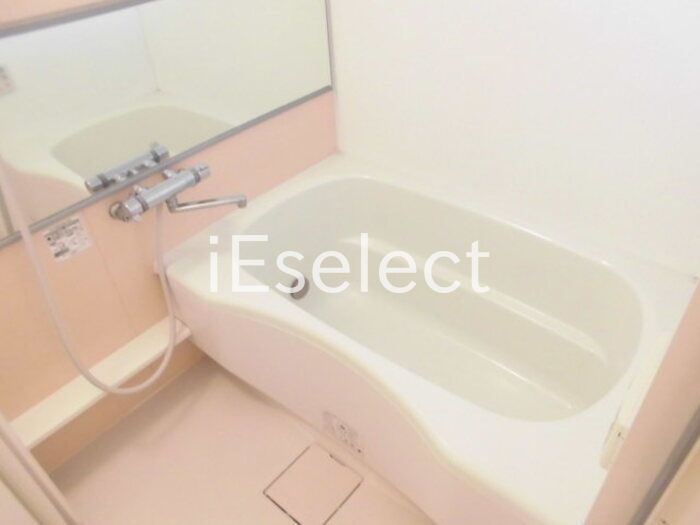 バス・シャワールーム　便利な追い焚き機能付き