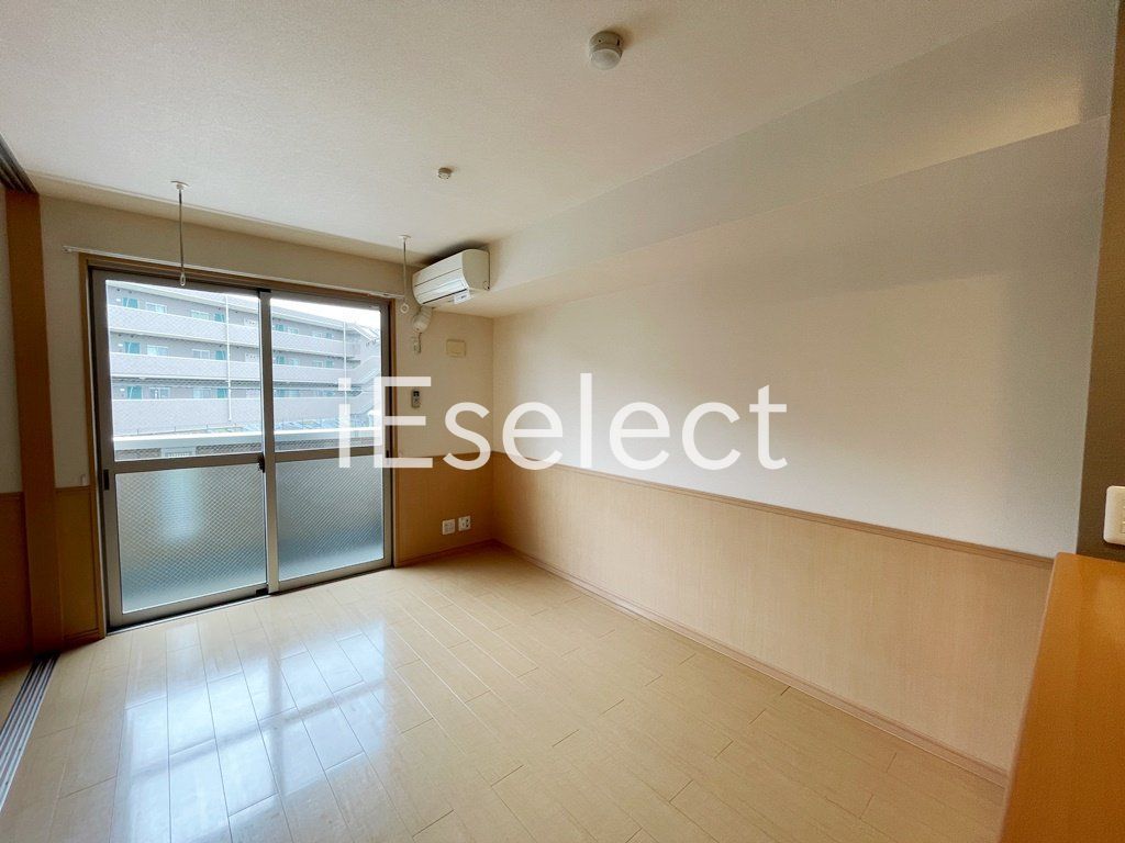 居室・リビング　南向きで明るいリビングです