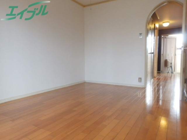 居室・リビング　同型参考写真