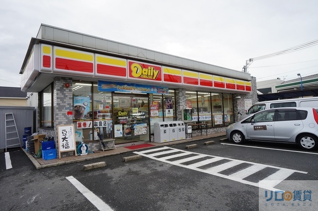 コンビニ　デイリーヤマザキ宝塚安倉中店（コンビニ）まで818m