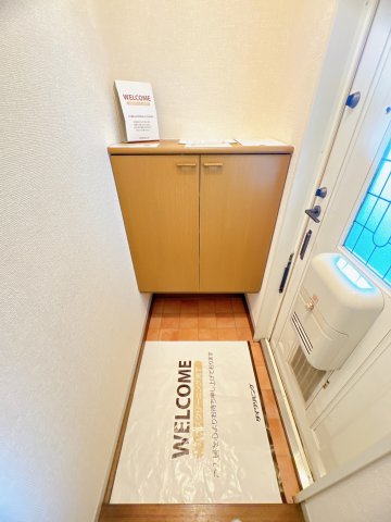 玄関　※同物件、同タイプ、間取り反転のお部屋です