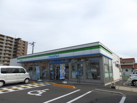 コンビニ　ファミリーマート鳥取行徳店（コンビニ）まで412m