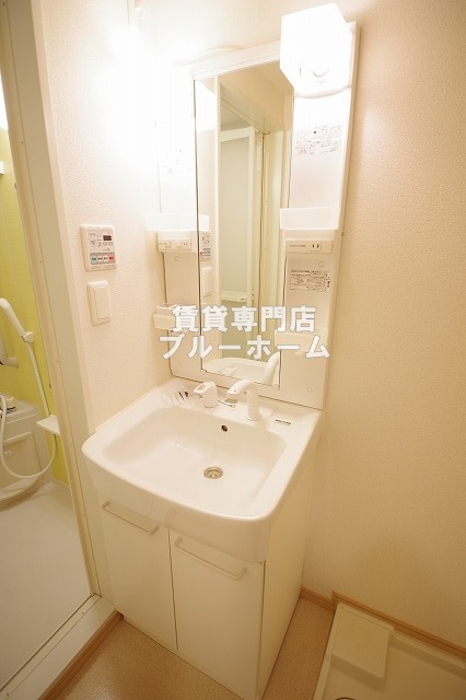 洗面設備　シャンプードレッサーの独立洗面台！