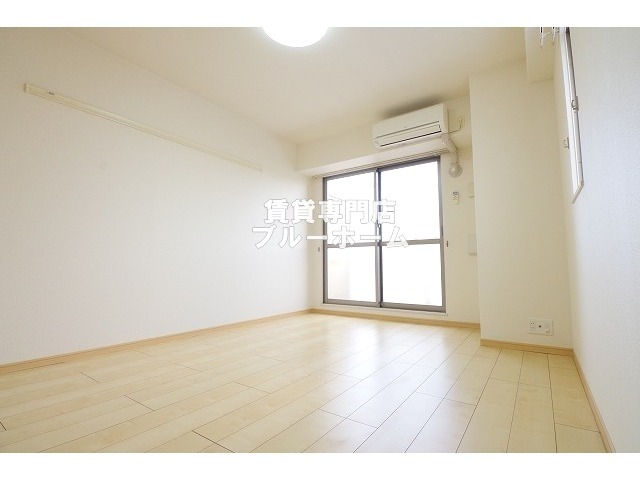 その他　別角度からの洋室です！