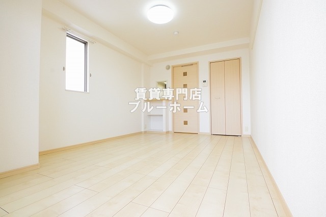 居室・リビング　8.5帖の広々とした洋室！