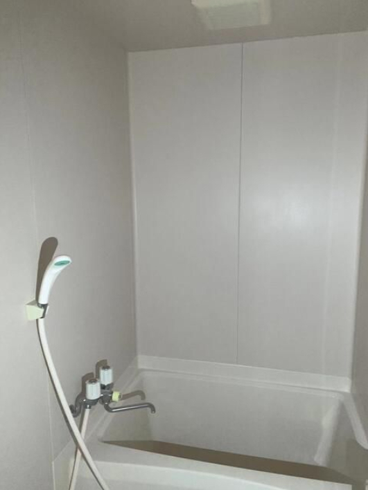 バス・シャワールーム　※別部屋参考写真