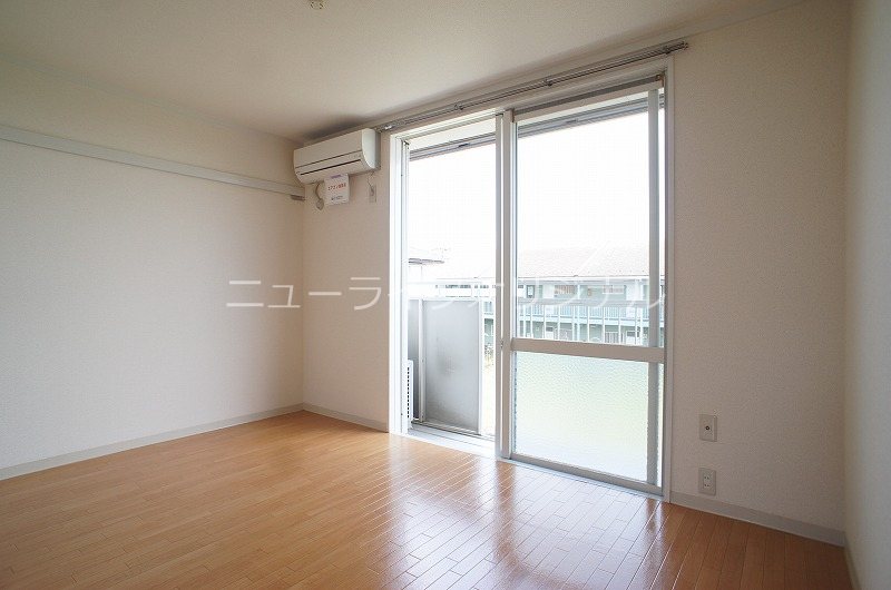 居室・リビング　自然光が心地よい洋室5.6帖