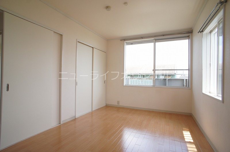 その他部屋・スペース　２面採光で明るい洋室5.5帖