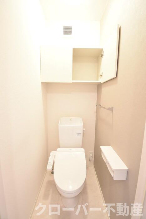 トイレ　温水洗浄便座