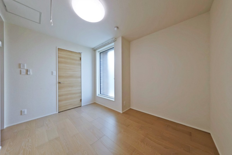 居室・リビング　窓のある居室