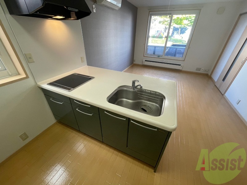 キッチン　キッチンはスペースも広々していて使いやすそうですよ！