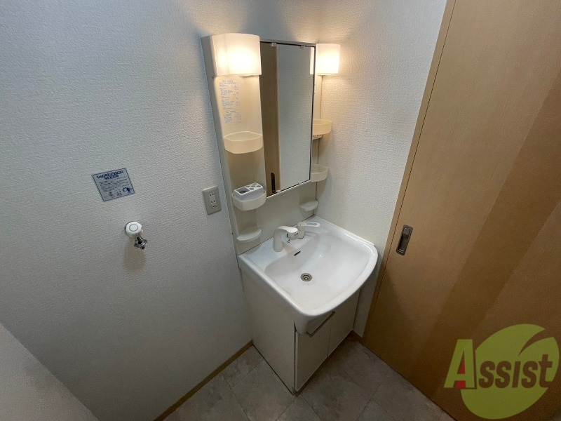 洗面設備　シャンプードレッサー。身支度はここでばっちりですね。