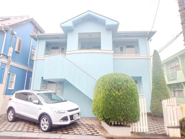 建物外観　★ブルーの外観が特徴的★