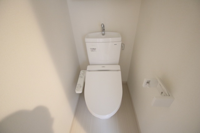 トイレ　※別室の参考写真の為、現況優先です。