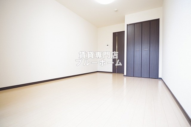 居室・リビング　7.4帖の洋室です！