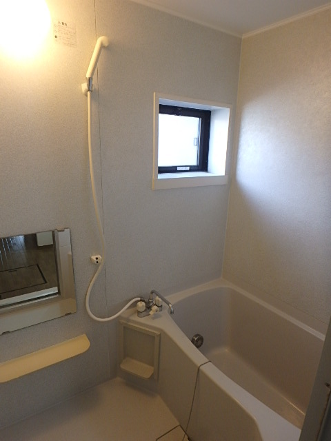 バス・シャワールーム　追焚き機能付き、窓あり