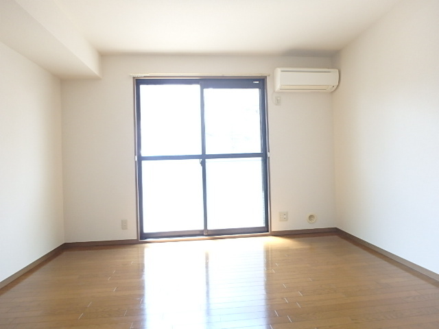 居室・リビング　南東側洋室６帖