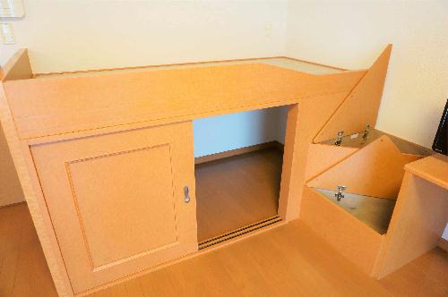 収納　ベッド下、階段下は大容量収納！